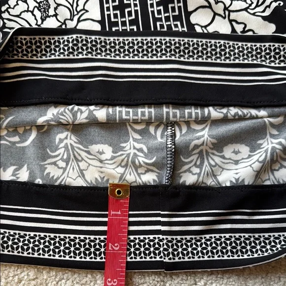 WHBM Elegant Black and White Sleeveless Floral Dress - Picture 6 of 8